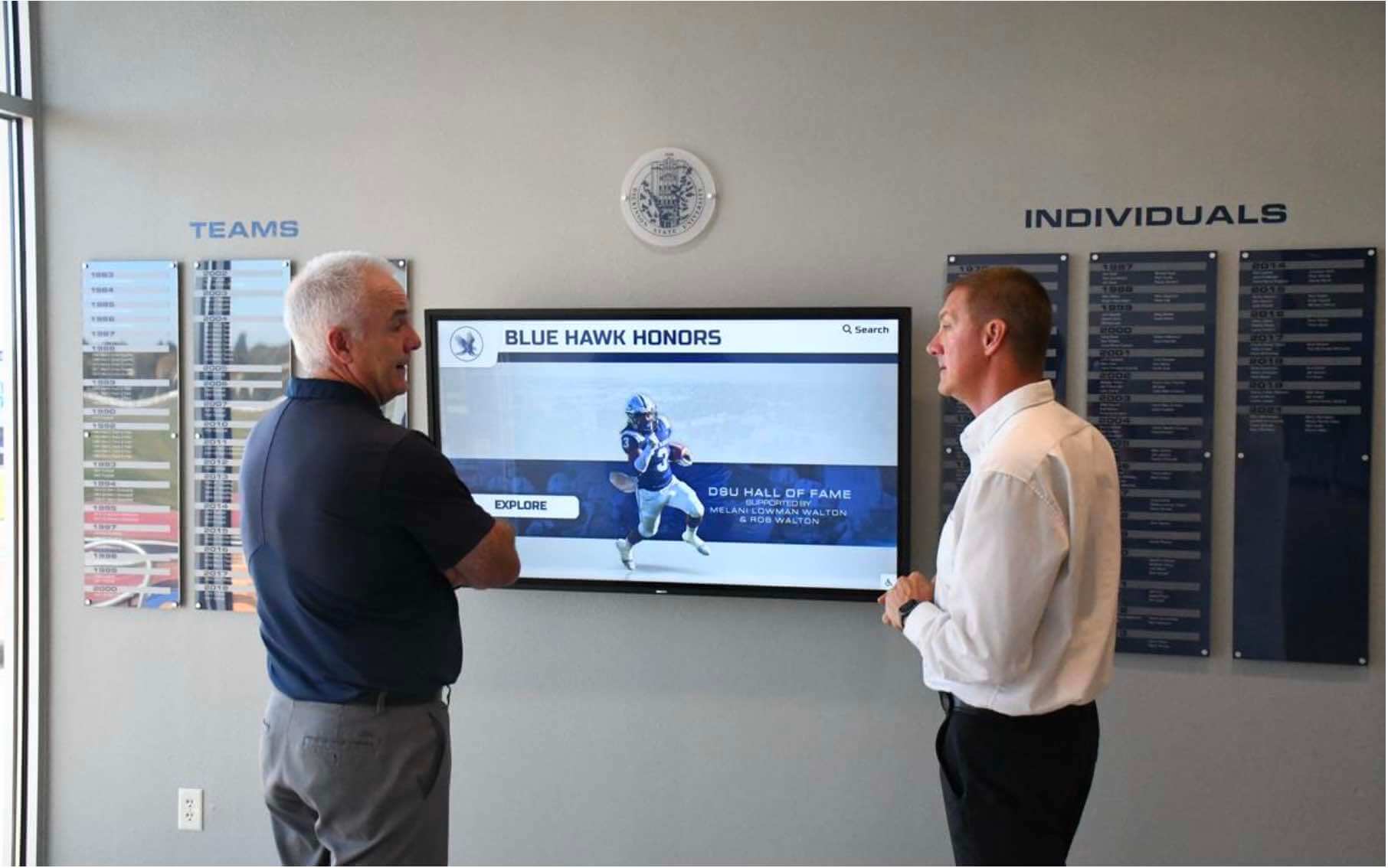 Digitizing Plaques and Trophies: The Complete Guide to Modern Recognition Displays